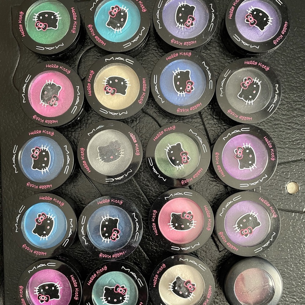 RARE MAC HELLO KITTY SHADOWS